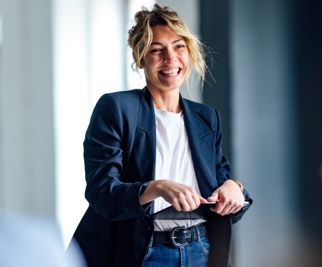 Professional communication coach leading a London Speech Workshop session